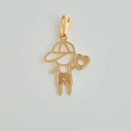 Pingente MENINO Liso Segurando Coração