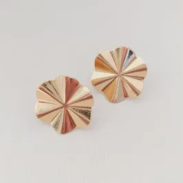 Brinco Flat Redondo Flor Ondulado - Linha Orgânico