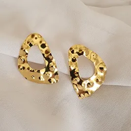 Brinco Flat Triângulo Martelado - Linha Orgânico