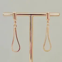 Brinco Gota Vazada Pendente (G)