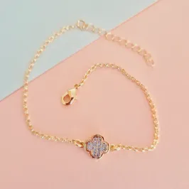 Pulseira Elo Português com Trevo Central Microcravejado