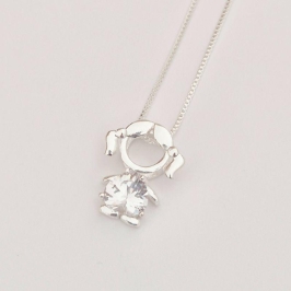 Colar Pingente Menina com Coração de Zircônia