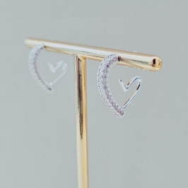 Brinco Coração Cravejado - Banho Prata