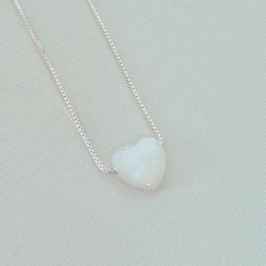 Colar Veneziana com Pingente de Coração Madrepérola