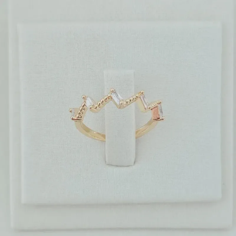 Anel Zig Zag com Zircônias Baguetes