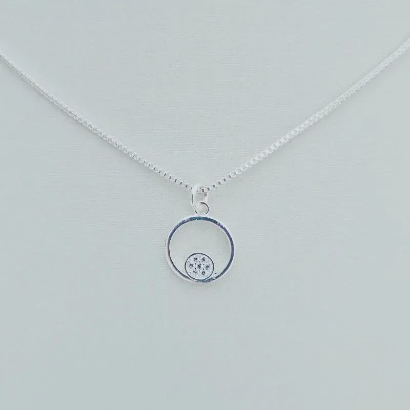 Colar com Pingente Circular com Zircônia