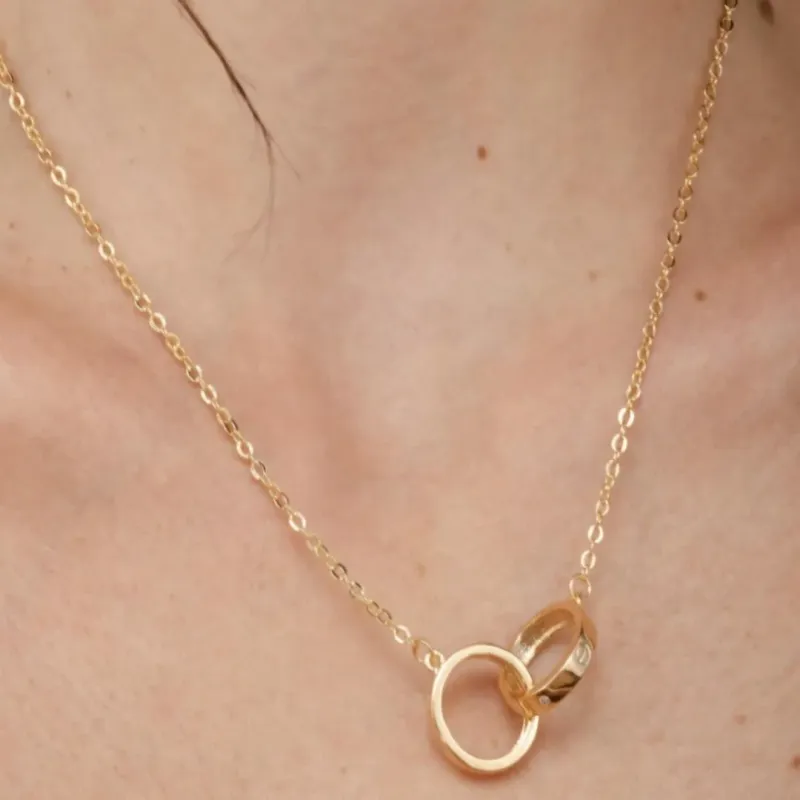 Colar Dois Anéis Entrelaçados Love Réplica Cartier