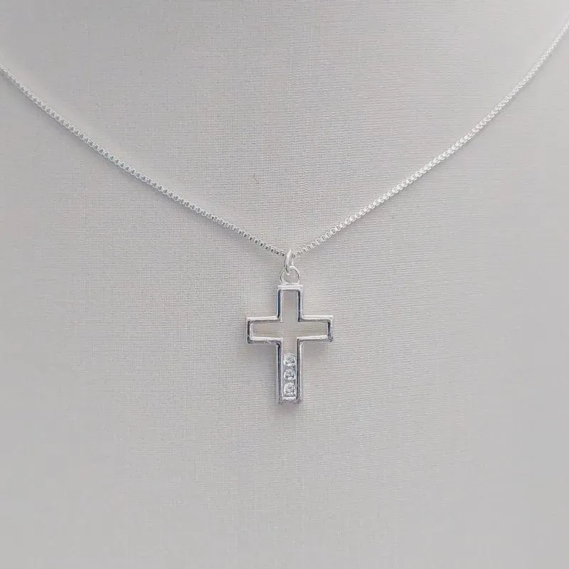 Colar Veneziana com Pingente Cruz Vazada / 3 Zircônias