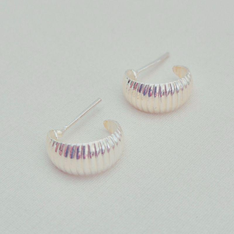 Brinco Meia Argolinha Trabalhada