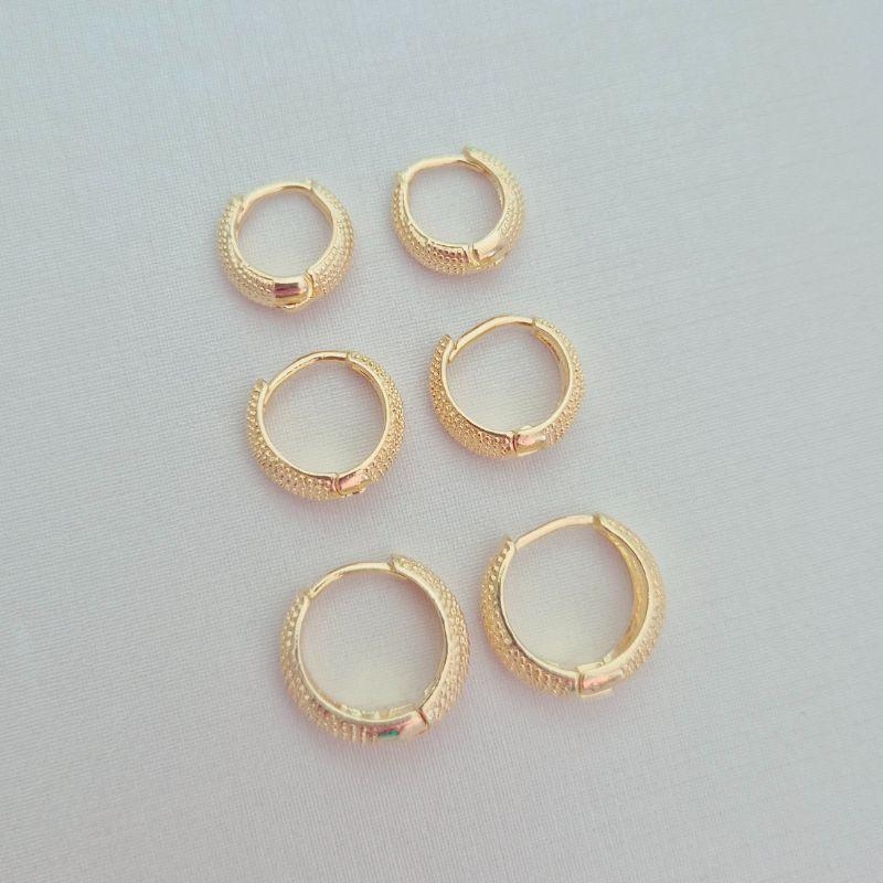 Brinco Argola Click (M) Texturizada - Tamanho M