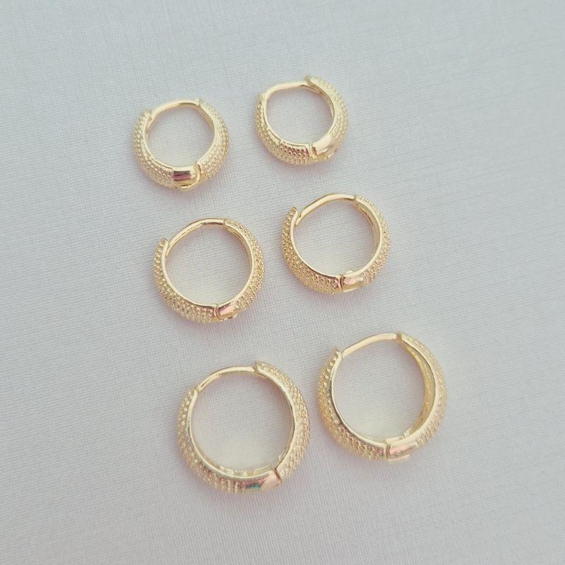 Brinco Argola Click (P) Texturizada - Tamanho P