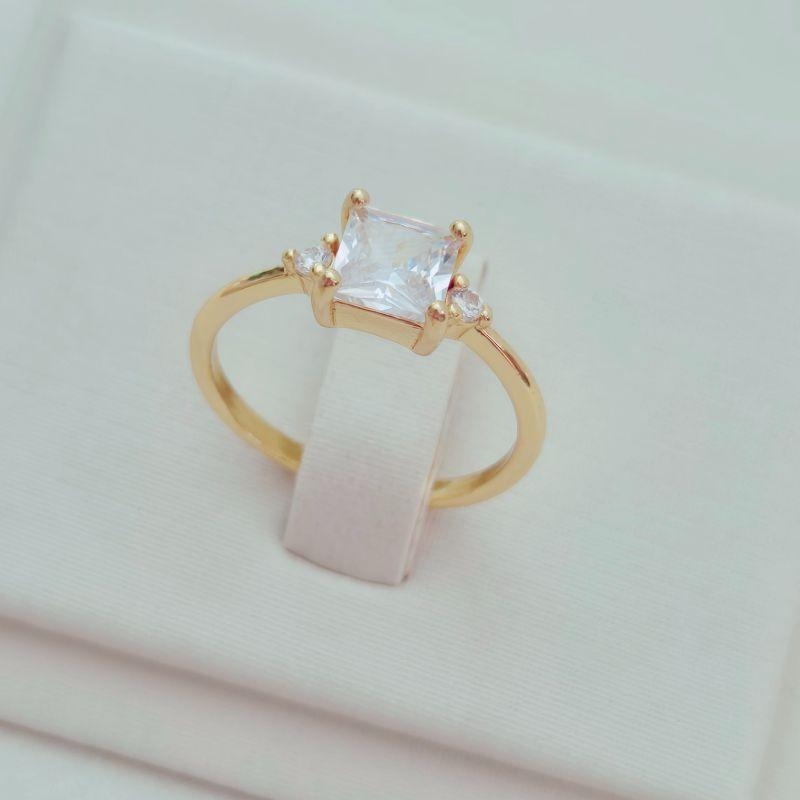 Anel Solitário Zircônia Quadrada Cristal e Pontinho Luz