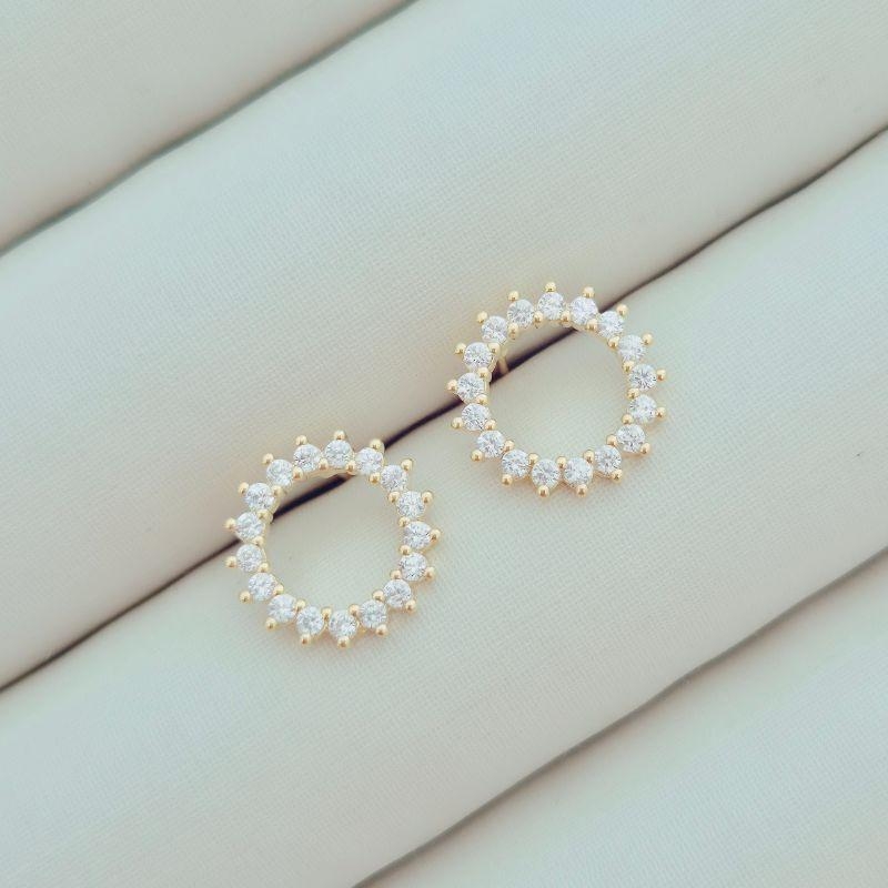 Brinco Redondo Vazado Cravejado Cristal