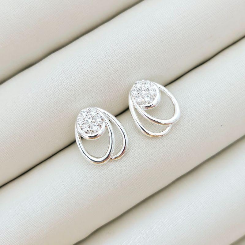 Brinco Oval com Flor Cravejada - Banho Prata