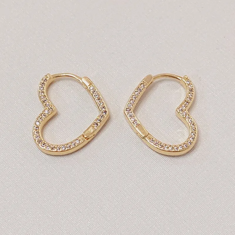 Brinco Argola Coração com Microzircônias na Lateral