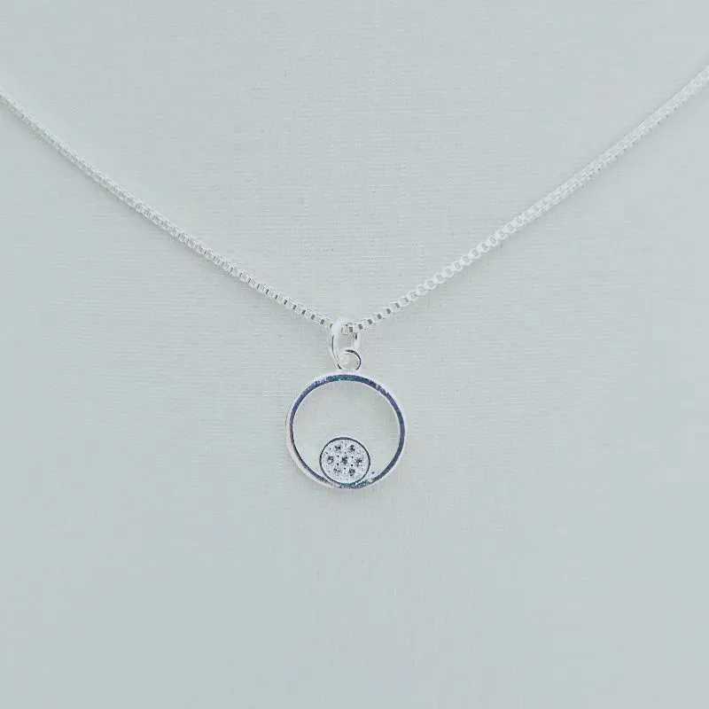 Colar com Pingente Circular com Zircônia