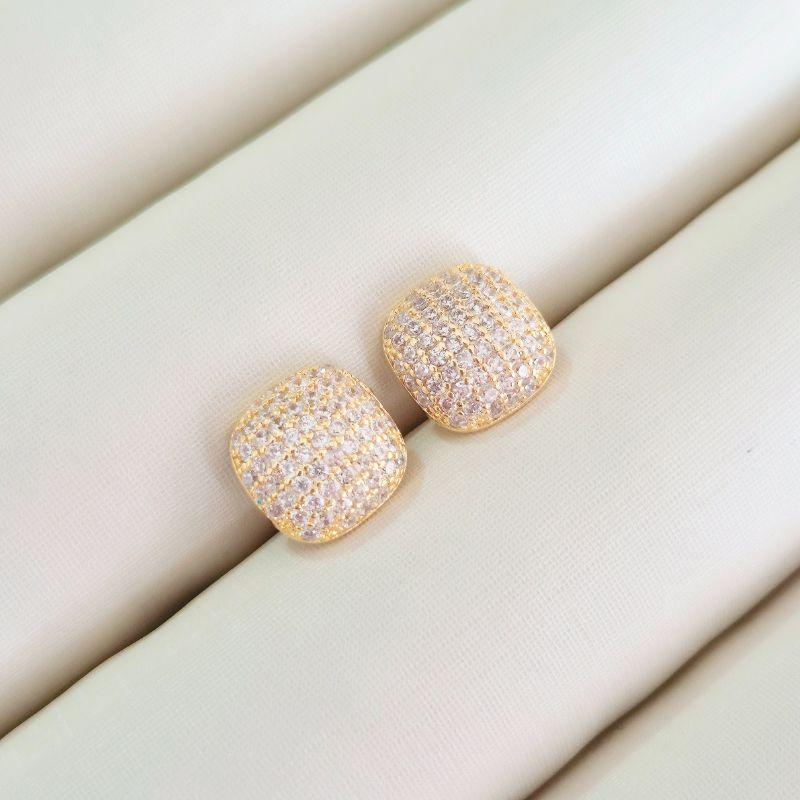 Brinco Cravejado Quadrado