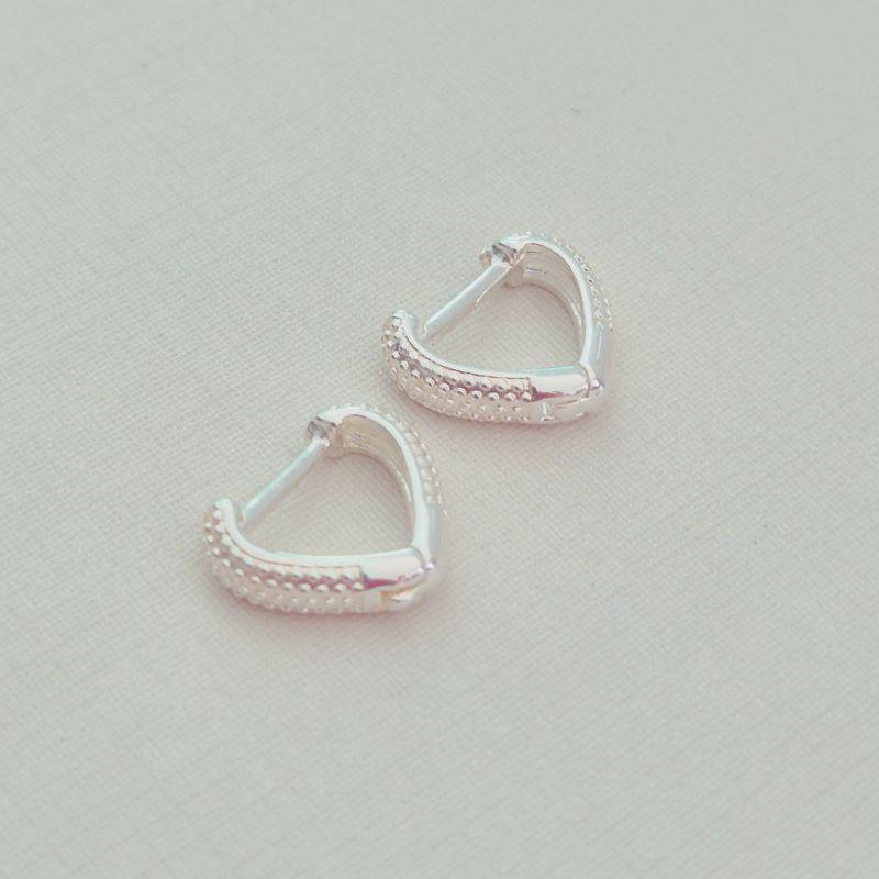 Brinco Click Coração Text. (M) - Prata