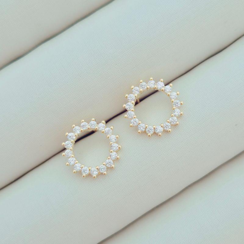 Brinco Redondo Vazado Cravejado Cristal