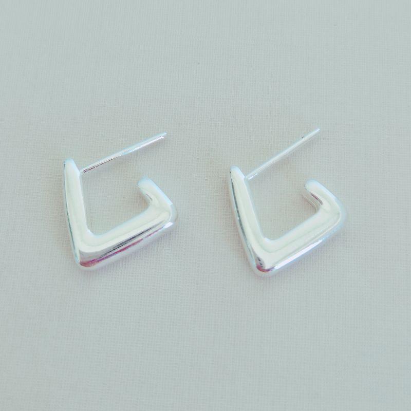 Brinco Triângulo Médio - Banho Prata