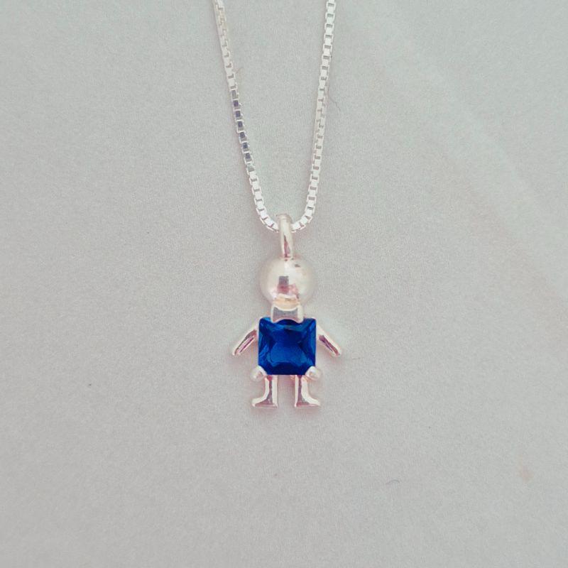 Colar com Pingente Menino Zircônia Quadrada Safira - Prata 925
