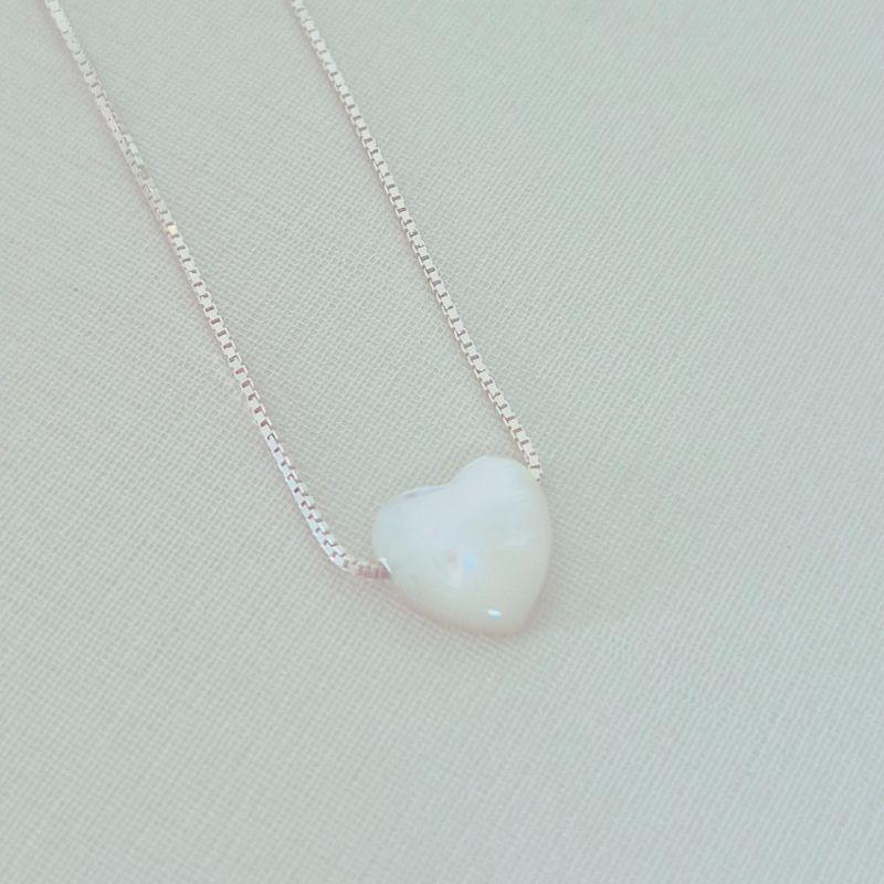 Colar Veneziana com Pingente de Coração Madrepérola