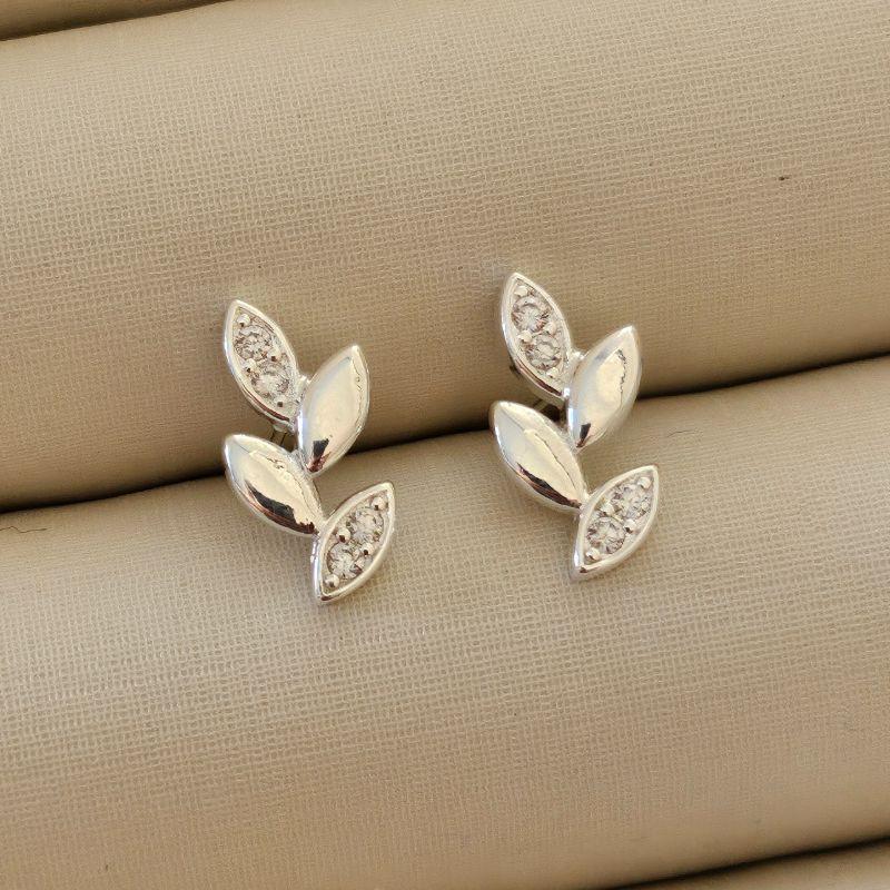 Brinco Folhas Liso e Zircônia Cristal - Banho Prata