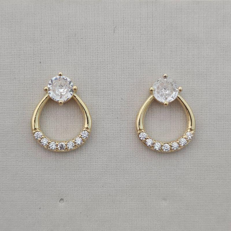 Brinco Oval Vazado com Ponto Luz e Microcravejado