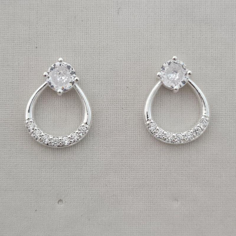 Brinco Oval Vazado com Ponto Luz e Microcravejado - Banho Prata